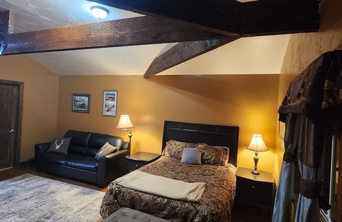 East Glacier Park Village Kabine | Circle R Cabin 6, Private Ranch, Mountain Views