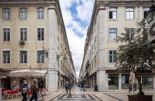 Baixa Wohnung | City Center Apt with Elevator Your Office inLisbon
