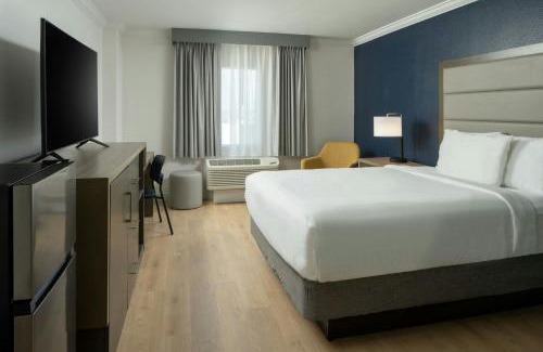 Read Boulevard East Hotel | City Express by Marriott New Orleans 1-10