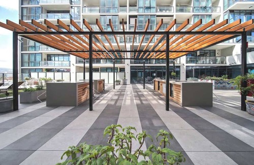 Adelaide Central Business District Wohnung | City Serenity: 2BR Apt with Pool, Gym, Steam&Sauna