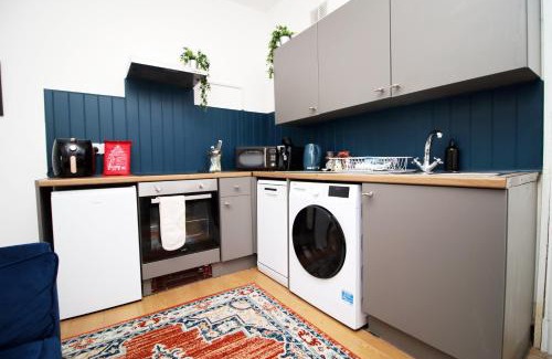 Grangetown Wohnung | City Stay! Smart TVs in every room! Sleeps 4 & Parking Available, 2 min walk to Shops, Bars and Restaurants