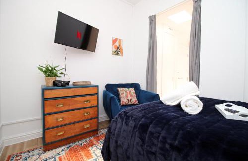 Grangetown Wohnung | City Stay! Smart TVs in every room! Sleeps 4 & Parking Available, 2 min walk to Shops, Bars and Restaurants