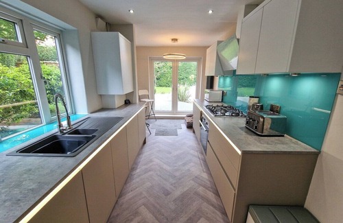 Northenden Haus | City SuperHost Stunning Home from Home