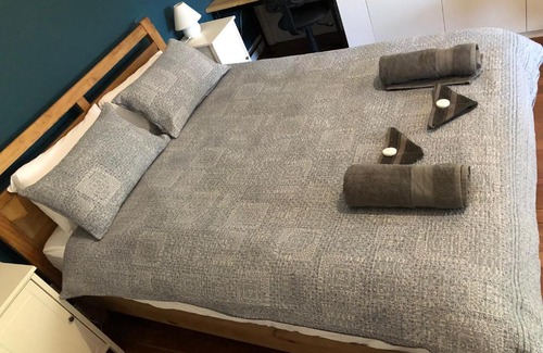 Andrews Wohnung | Clare to Spalding character escape