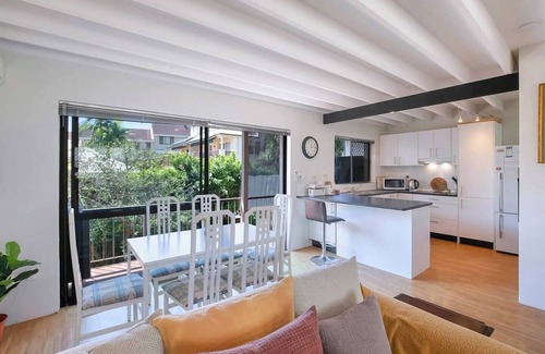 Indooroopilly Haus | Clarence Corner Contemporary meets Cottage Style