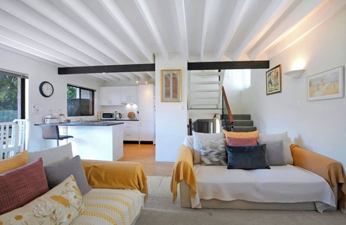 Indooroopilly Haus | Clarence Corner Contemporary meets Cottage Style