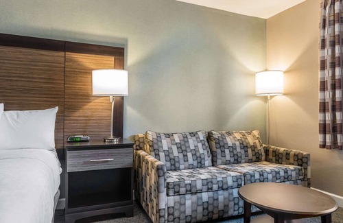 Rostraver Hotel | Clarion Inn