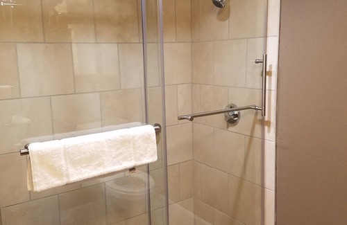 Rostraver Hotel | Clarion Inn