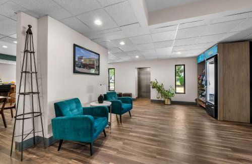 Apex Hotel | Clarion Pointe Apex - Holly Springs