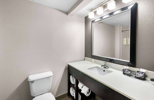 Apex Hotel | Clarion Pointe Apex – Holly Springs