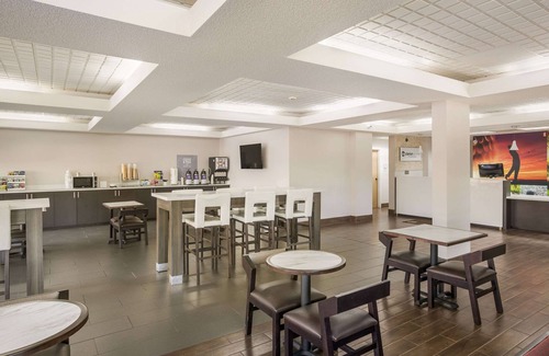 Forsyth Hotel | Clarion Pointe Forsyth I-75