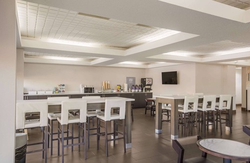 Forsyth Hotel | Clarion Pointe Forsyth I-75