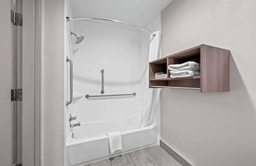 Archdale Hotel | Clarion Pointe