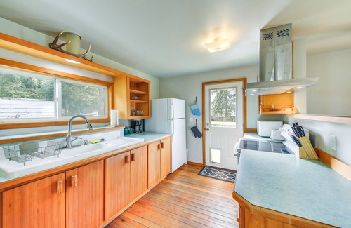 Clark Fork Haus | Clark Fork Vacation Home w/ Wood Stove Near Lake!