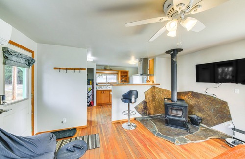 Clark Fork Haus | Clark Fork Vacation Home w/ Wood Stove Near Lake!