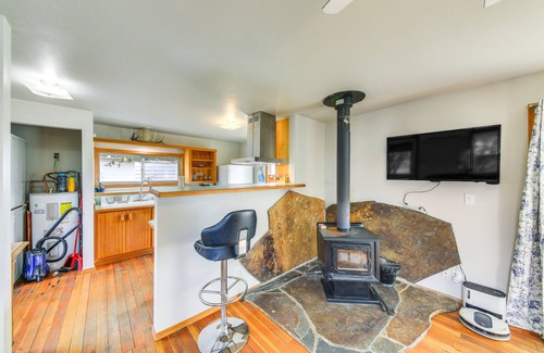 Clark Fork Haus | Clark Fork Vacation Home w/ Wood Stove Near Lake!