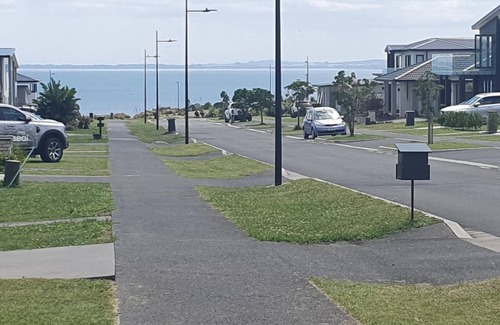 Clarks Beach Wohnung | Clarks Beach Getaway. Modern 2-bed apartment, close to great golf course