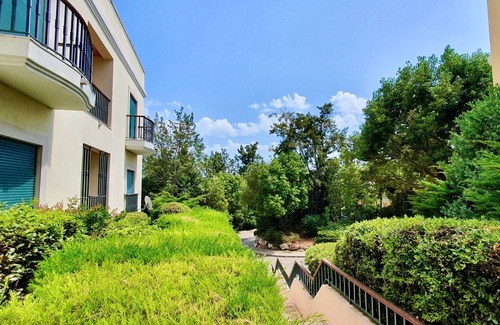 Mexilhoeira da Carregacao Wohnung | Classic 2BDR Apartment W/Pool & Near Beach by LovelyStay