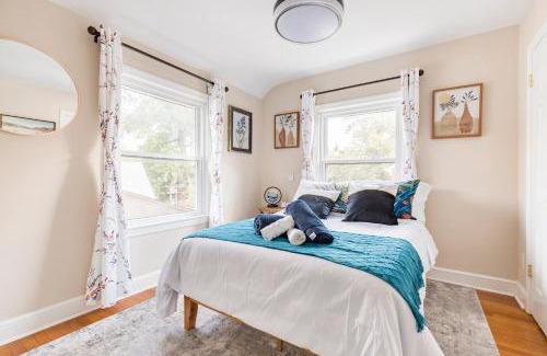 Arlington Haus | Classic Brick House 4BR 3BA Perfect for Families Near DC