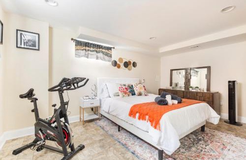 Arlington Haus | Classic Brick House 4BR 3BA Perfect for Families Near DC