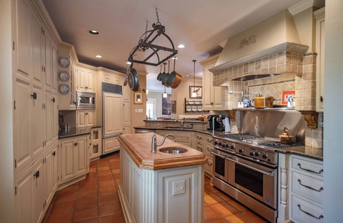 Messick Buntyn Haus | Classic Central Memphis Home with Pool