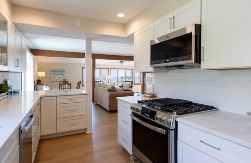 Grand Haven Haus | Barefoot Beach: 4 BR gegenüber von State Beach w / Lake MI Views! (Schlafmöglichkeiten für 9)