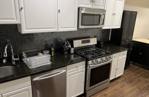 H Street Corridor Haus | Classic DC Row Home! Close to everything!