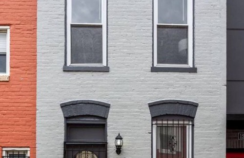 H Street Corridor Haus | Classic DC Row Home! Close to everything!
