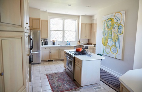 Quogue Haus | Classic Old Quogue Estate with Pool and AC Short Walk to Beach