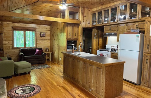 Hillman Kabine | Classically Charming, Quiet Lakeside Cabin less than 2 hours from the Cities