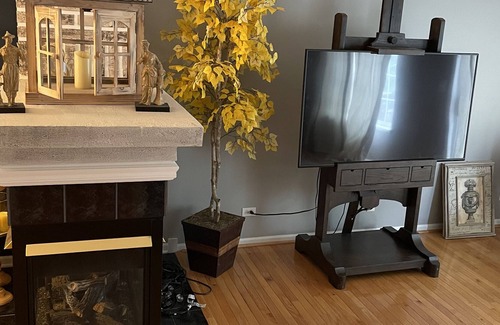 Willow Springs Haus | Classy and Sophisticated Townhome in quiet area