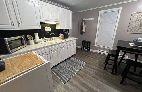 Bartonville Wohnung | Classy Apt Mins from Airport and Peoria Hospitals Bartonville, IL