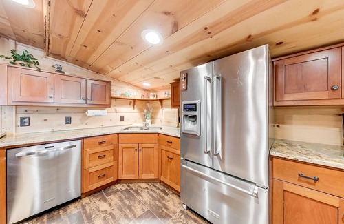 Sautee Nacoochee Haus | Clay Days – 2BR Mountain View Cabin with Pool & Hot Tub