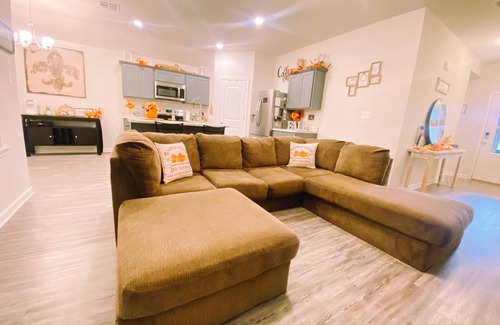 Robert Haus | Clean 1 Bedroom House With Beautiful Wooded View