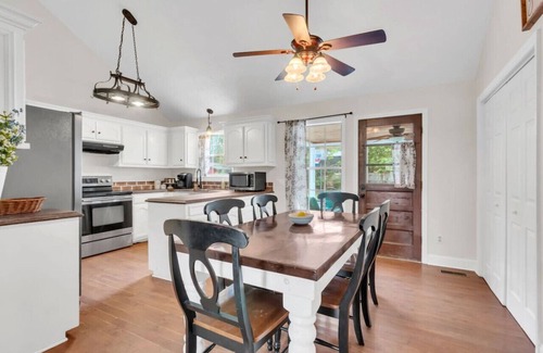 Spring Hill Haus | Private Yard · 3BR Home · Safe & Quiet Block