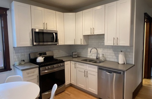 Forest Park Wohnung | Clean and Comfy Updated Apt in Convenient Location