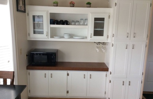 Stanley Haus | Clean and Cozy Home Away from Home!