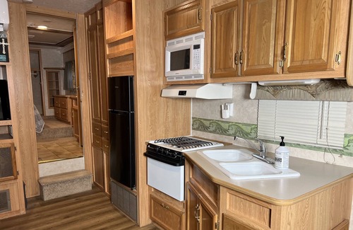 Columbia Haus | Clean and cozy with all the comforts of home!