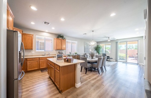 Anthem at Merrill Ranch Haus | Clean and Updated in Sun City Anthem at Merrill Ranch 55+ Community!