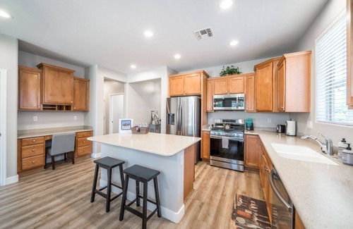 Anthem at Merrill Ranch Haus | Clean and Updated in Sun City Anthem at Merrill Ranch 55+ Community!