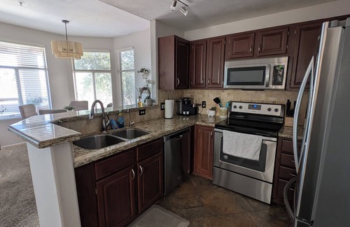 Central Scottsdale Eigentumswohnung | JETZT MIETEN! Geräumige 2 Bett, 2 Bad umgebaute Wohnung in North Central Scottsdale