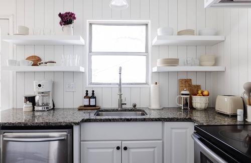 Sugar House Haus | Amazing Location Heart of SLC Comfortable + Cozy Cottage