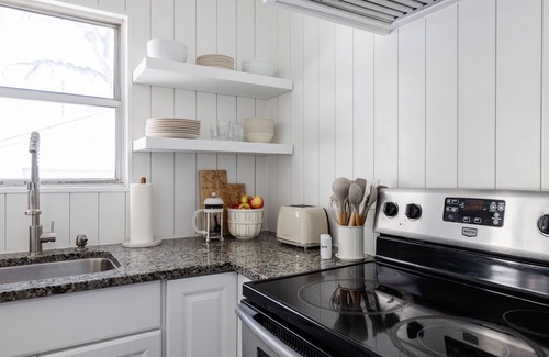 Sugar House Haus | Amazing Location Heart of SLC Comfortable + Cozy Cottage