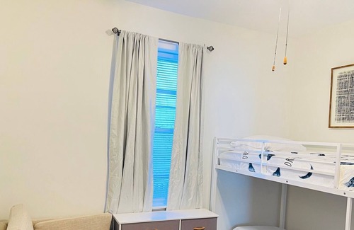 Magnolia Haus | Clean, cozy, and close to Philly!