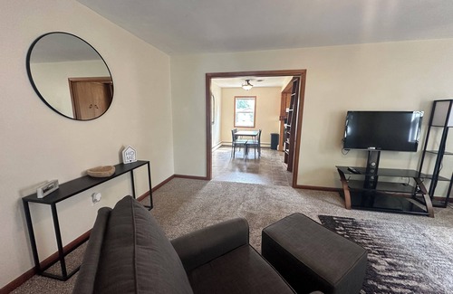 Bismarck Wohnung | Clean & Cozy Spacious Apartment