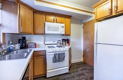 Dicken Haus | Clean, Fresh and Homey 2BR! Welcome!