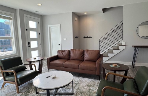 Lynchburg Haus | Clean luxury home near Liberty University and downtown. Quiet neighborhood,
