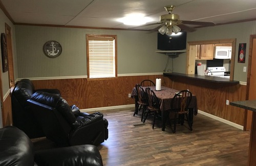 Boothville Kabine | "Clean / Maintained Fully Furnished Lodging" -Yellowfin