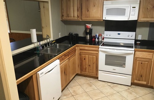 Boothville Kabine | "Clean / Maintained Fully Furnished Lodging" -Yellowfin