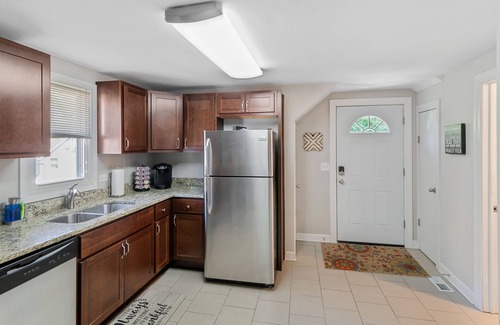 Libertyville Wohnung | Clean Newly Remodeled 2 Bedroom Apartment